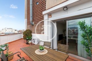 Rent Penthouse  Carrer del comte borrell. Ático de alquiler temporal con 1 habitación y amplia terraza en