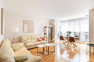 Rent Flat  Carrer de vilamarí. Piso de alquiler temporal de 3 habitaciones y 2 baños con posibi