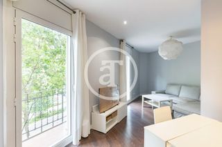 Rent Flat in Avinguda meridiana 217. Piso de alquiler temporal de 1 habitación, 1 baño y balcón en sa