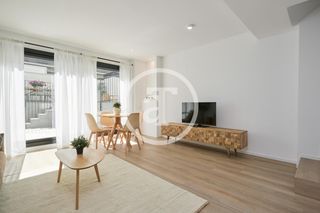 Alquiler Dúplex  Carrer de castelao. Piso de alquiler temporal de 2 habitaciones y 3 baños con plaza