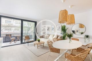 Miete Etagenwohnung  C/ de biscaia. Piso de alquiler temporal de 2 habitaciones y estudio en zona re