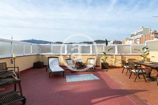 Lloguer Pis  Carrer de bruniquer. Ático de alquiler temporal de 2 habitaciones y terraza en gracia