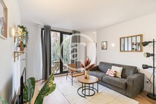 Affitto Appartamento  C. de la indústria. Apartamento de alquiler temporal con 2 habitaciones dobles en ba