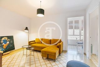 Rent Flat  Carrer de còrsega. Piso de alquiler temporal de 3 habitaciones y 2 baños en el eixa