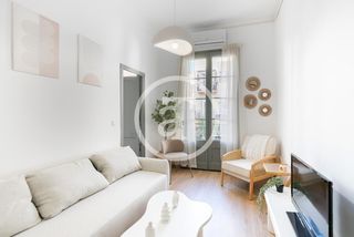 Affitto Appartamento  Carrer de l'argenter. Piso de alquiler temporal de 3 habitaciones y 1 baño con balcón