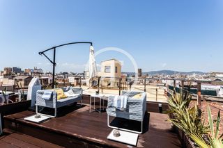 Lloguer Àtic  Carrer d'en serra. Ático de alquiler temporal de 1 habitación y 1 baño con dos terr