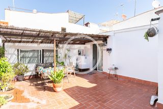 Rent Penthouse  Carrer de la seca. Piso de alquiler temporal de 1 habitación y 1 baño con terraza e
