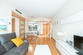 Rent Flat  Carrer mercè rodoreda. Piso de alquiler temporal amueblado con terraza en barcelona