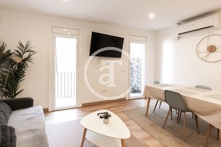 Lloguer Pis  Carrer nou de la rambla. Piso de alquiler temporal de 2 habitaciones y 2 baños con balcón