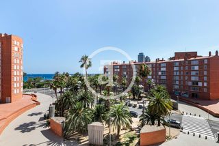Lloguer Pis  Plaça de tirant lo blanc. Piso de alquiler temporal de 3 habitaciones con vista al mar en