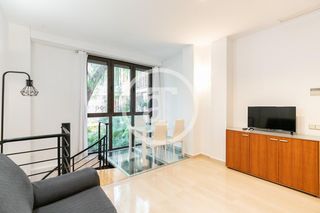 Lloguer Àtic  Carrer de solà. Dúplex de alquiler temporal de 2 habitaciones y 1 baño en les co