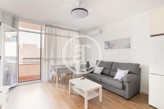 Rent Flat  Carrer de joan gamper. Piso de alquiler temporal con 1 habitación y terraza próximo a l