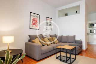 Affitto Appartamento  C/ de valència. Piso de alquiler temporal de 2 habitaciones en eixample