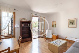 Miete Etagenwohnung  Carrer del joncar. Piso de alquiler temporal de 3 habitaciones, 2 baños y balcón en