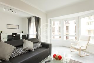 Miete Etagenwohnung  C/ dels madrazo. Piso de alquiler temporal de 3 habitaciones en sant gervasi