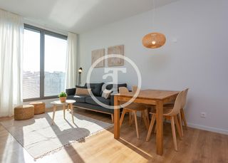 Lloguer Pis  C/ de provença. Piso de alquiler temporal de 2 habitaciones y piscina compartida