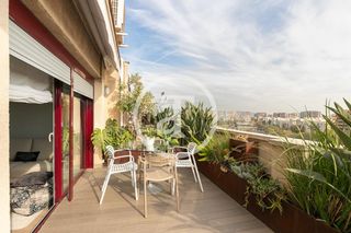 Lloguer Àtic  C/ del clot. Piso de alquiler temporal de 3 habitaciones con 2 terrazas en el