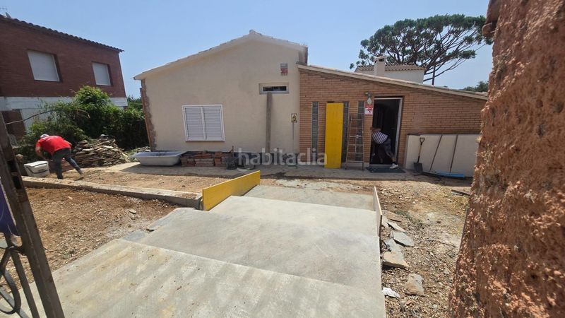 Foto 477619b8-83e1-4e4a-bbcd-d8c48b4f21e8. Chalet en avenida mas santet 116 exclusivo chalet reformado con piscina y jardín privado en Calonge
