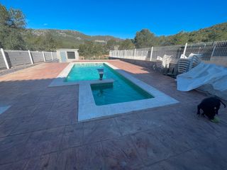 Maison jumelée à Canyelles. Bonita casa adosada con piscina privada