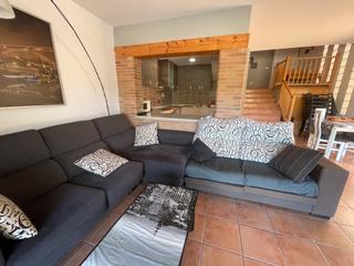 Maison jumelée à Canyelles. Bonita casa adosada con piscina privada