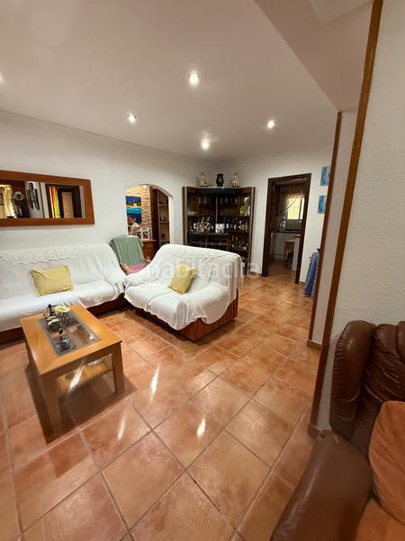 Foto adb33363-adda-4a7e-a268-97f804b94578. Casa en carrer de l'estaca 14a casa a cuatro vientos en fondo sumella en Vilanova i la Geltrú