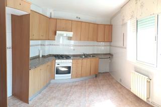 Appartement  Carrer ramon i cajal. Bonito piso en zona ayuntamiento de roquetes