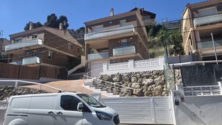 Chalet in Carrer goya 63. Casa en zona mastrader de cubellas