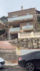 Chalet in Carrer goya 63. Casa en zona mastrader de cubellas