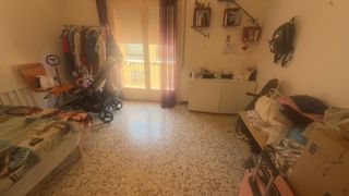 Pis  Carrer ramon berenguer iv. Piso a reformar cerca de colejios