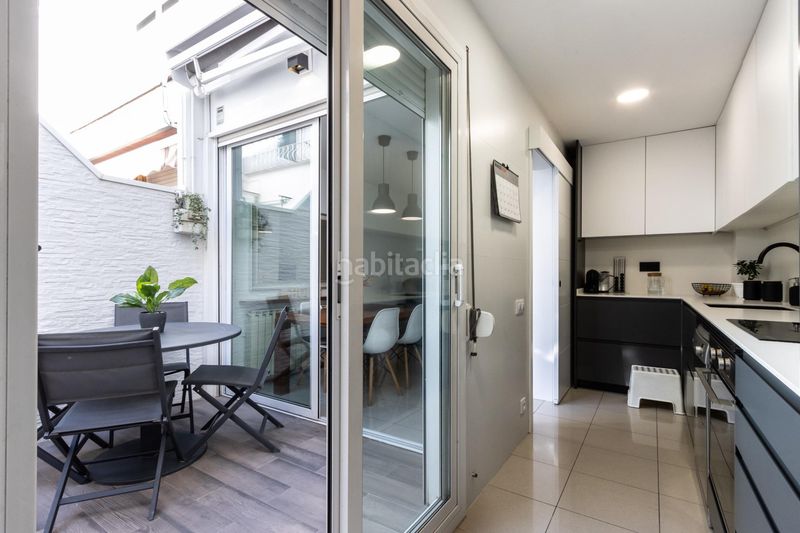 Foto a1efe4d8-c332-4043-881a-8c01ff92e99d. Casa amb calefacció aparcament a Gràcia Sabadell