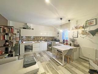 Casa aparellada a Poble Nou. Casa en venta en poble nou terrassa