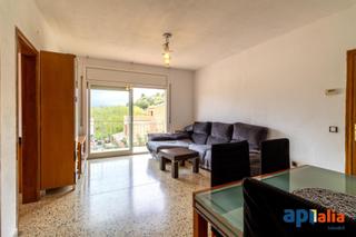 Appartement  Carrer del llobregat. Oportunidad piso con 3 habitaciones, balcón y todo exterior