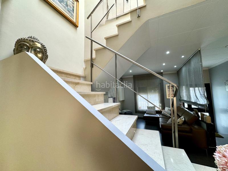 Foto 25a1b91e-945c-4eb2-a7af-6eab22b44cf3. Casa  en venta en la Creu Alta de 163m con patio y parking en Sabadell