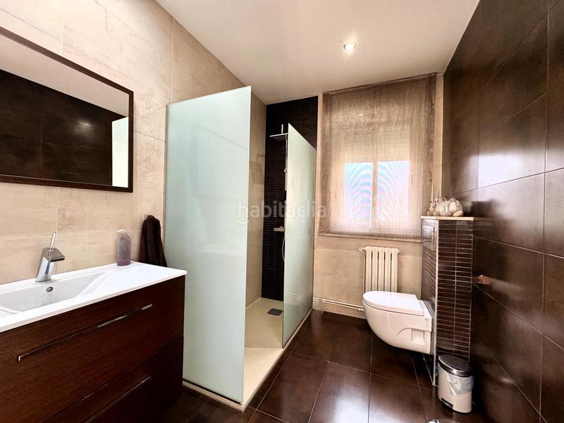 Foto 6758f463-7d98-4be4-b48b-3e6270df79a9. Casa  en venta en la Creu Alta de 163m con patio y parking en Sabadell