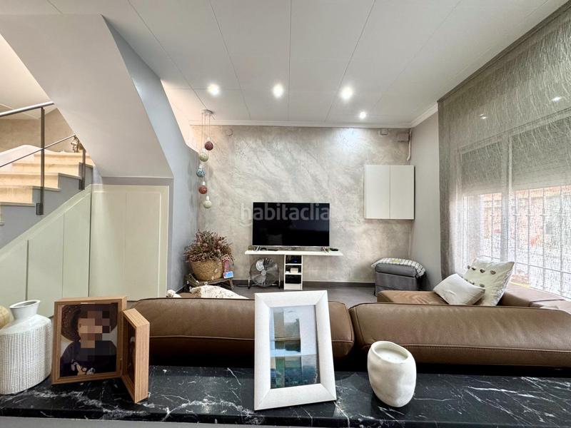 Foto c1114cee-d475-440e-991e-596e8ee3a6a7. Casa  en venta en la Creu Alta de 163m con patio y parking en Sabadell