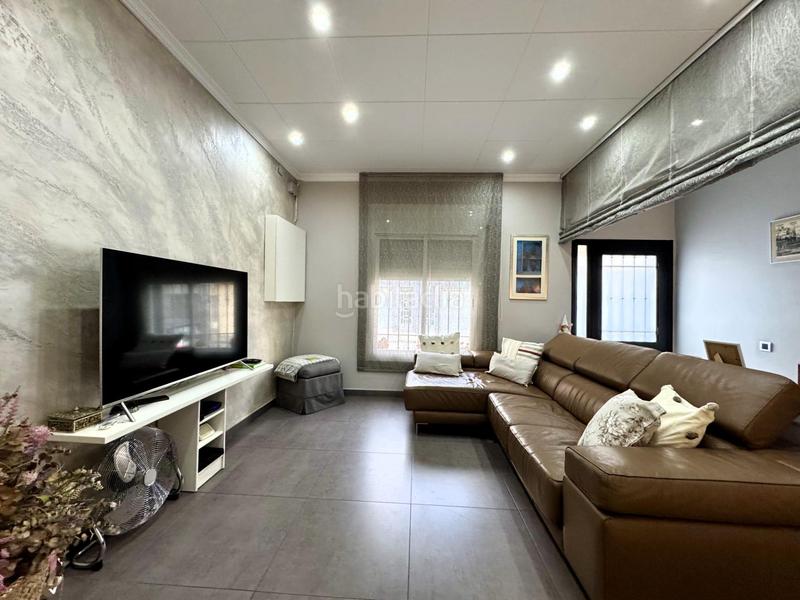 Foto d12375eb-fdf7-4c5f-80e1-b781c4fc2550. Casa  en venta en la Creu Alta de 163m con patio y parking en Sabadell