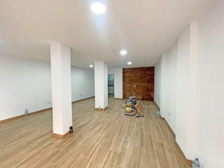 Local commercial  Calle de francesc salvans. Local comercial en venta en sant pere