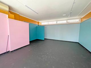 Local Comercial a Can Deu. 3 locales colindantes en venta en zona can deu. ideal cambio de