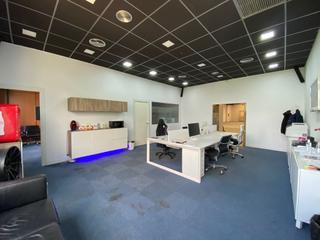 Bâtiment à usage industriel  Carrer de santa anna. Nave logística en venta en cerdanyola del vallès
