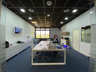 Location Bâtiment à usage industriel  Carrer de santa anna. Nave logística en venta en cerdanyola del vallès