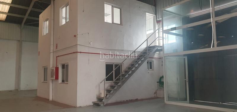 Foto dde2e7b3-4f32-4e37-8624-b53393129c0b. Rent industrial building in Hacienda la Cartuja Tomares