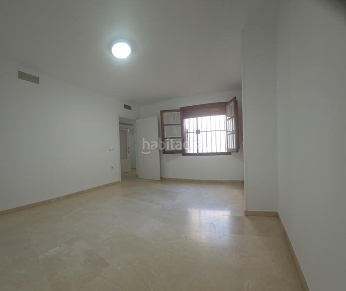 Foto a6b61ea9-2e7a-4ec8-b634-c08a287bf907. Rent apartment with parking in Arenal - Museo Sevilla