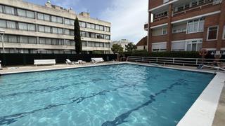 Apartament  D'alexandre de cabanyes. Estupendo apartamento  con terraza, piscina y  parking   zona ri