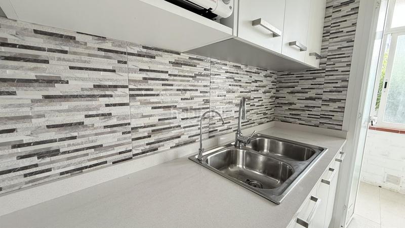 Foto 94656ac9-d172-4a6d-b122-d37caeffb074. Lloguer apartament amb aparcament piscina a Ribes Roges Vilanova i la Geltrú