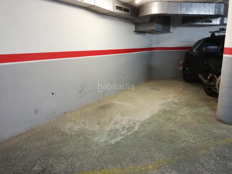 Foto cfb065ee-bf08-40ca-8f78-4ffedfe9ee99. Parking coche novedad! en Centre Hospitalet de Llobregat (L´)