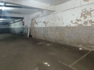 Aparcament cotxe a Can Vidalet