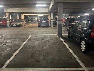 Car parking in Carrer de borrell 3