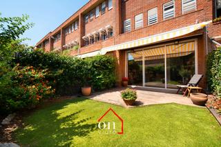 Chalet à Carrer de granollers 23. Chalet pareado en venta en parc central - colomer