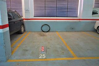 Aparcament cotxe a Calle mira 4