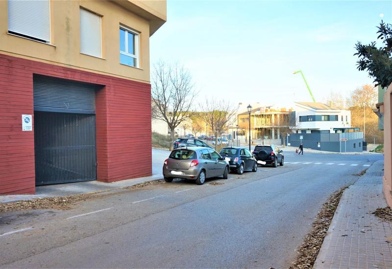 Foto 1916d0f6-3a59-4041-8617-abcf60e8af2c. Parking coche en calle mira 4 en Requena